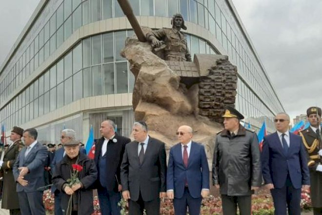    Albert Aqarunovun heykəlinin açılışı oldu - Foto   