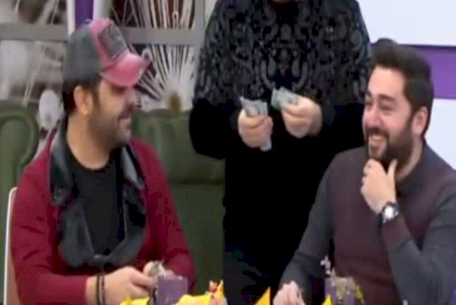    Tolik verilişinə gələnlərin pullarını tələb etdi –   Görün nə qədər dollar çıxdı - Video