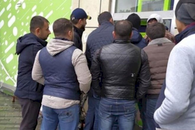   Bakıda pul paylayan aparata borclananların başına nə gələcək? - Foto   