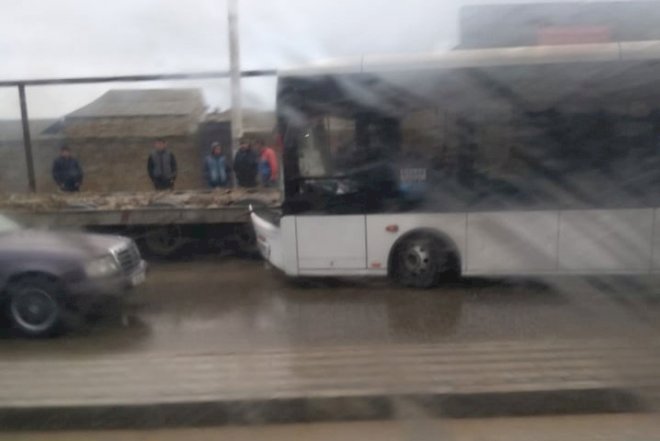    160 saylı avtobus yenə qəza törətdi -   Fotolar