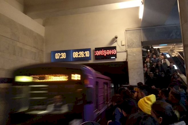   Metroda yenə problem yarandı   