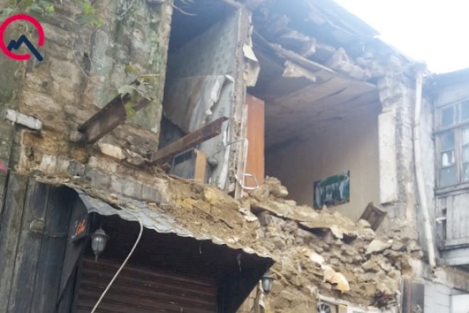    Bakının mərkəzində ikimərtəbəli bina uçdu -   Fotolar