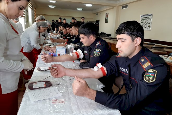    Polislər qan verdi - Fotolar   