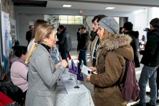    “Azercell“dən gənclərə dəstək: “Karyerada ilk addım” sərgisi   