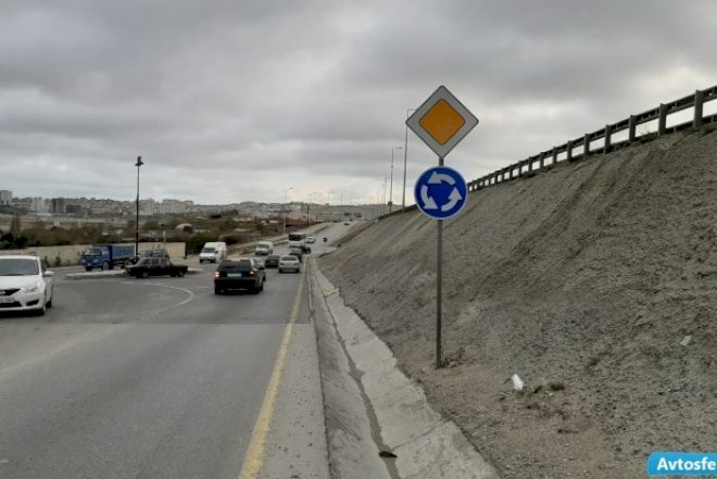    Sürücülərin NƏZƏRİNƏ: Bakıda bu yol nişanları dəyişdi - Cərimələnə bilərsiniz   Fotolar