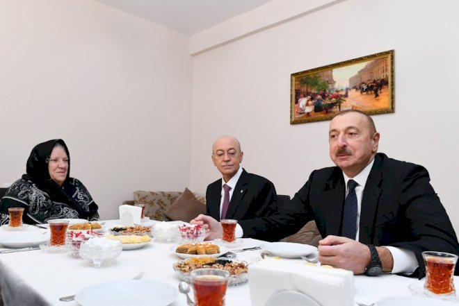    Dövlət başçısı Şamaxıda zəlzələdən ziyan çəkmiş ailələr üçün inşa edilən bina ilə tanış oldu - Fotolar   