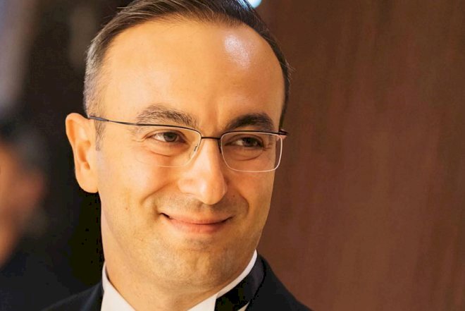    Elnur Aslanov siyasi meydana geri dönür   