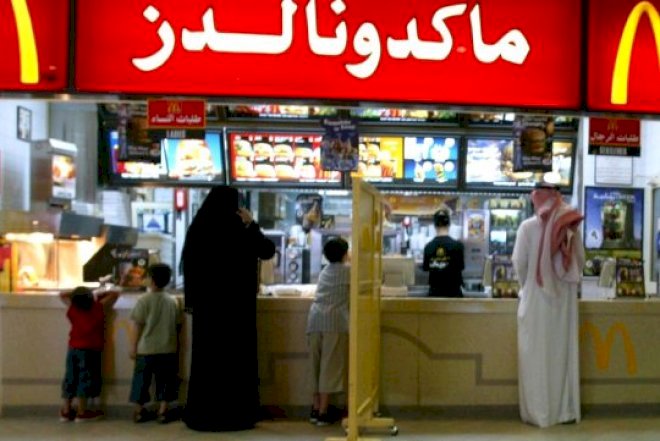    Səudiyyədə qadınlara qoyulan daha bir qadağa aradan qalxdı: Restoranlara kişilərlə birgə...   