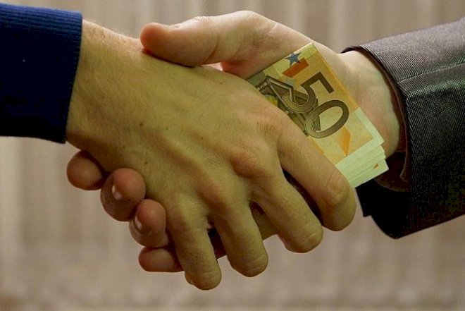    1 trilyon dollar rüşvət verilib   
