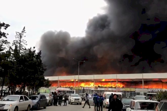    Bakıda tikinti malları bazarı yanır – Video   