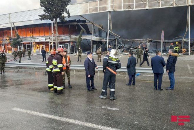    Nazir müavini yanğın baş verən əraziyə gəldi   