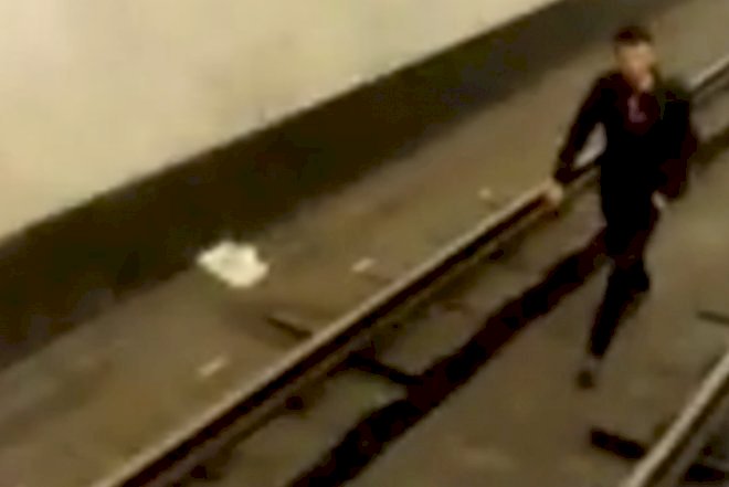    Bakı metrosunda kişi etdiyi hərəkətlə hamını qorxutdu -   Video