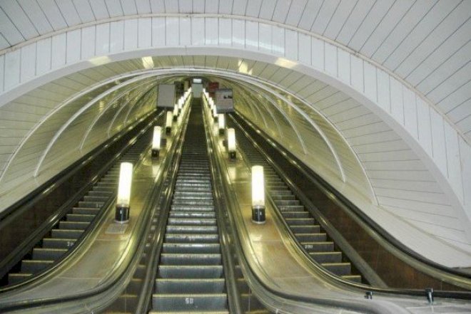    Metronun bu stansiyası bağlana bilər -   Rəsmi