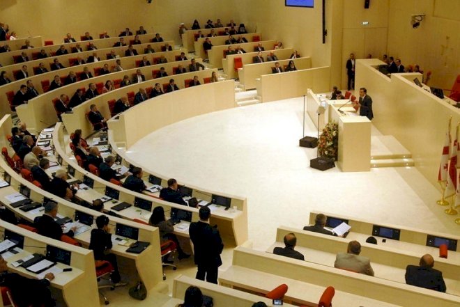    Parlamentdə insident: Deputatların halı pisləşdi, təcili tibbi yardım çağırıldı   