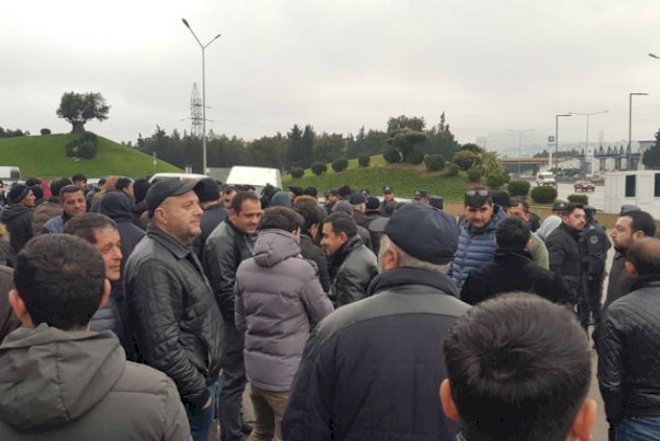   Sahibkarlar Prezident Admnistrasiyanının qarşısına toplaşdı   