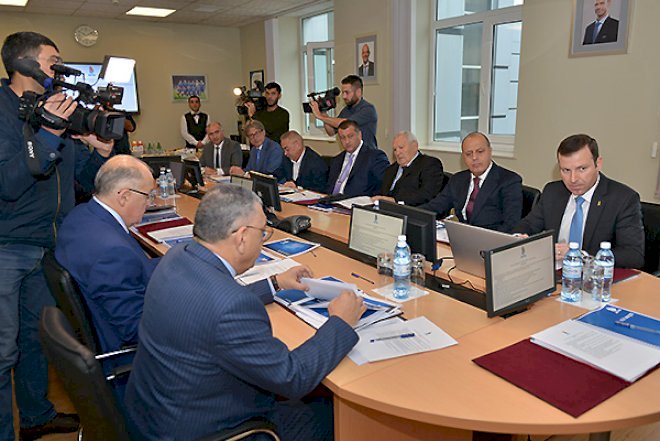    “Onlardan hansı sürprizi desən, gözləmək olar” –   Fövqəl iclasdakı müəmmalı iştirakçılar
