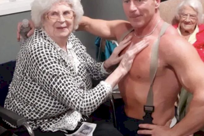    89 yaşlı nənənin Yeni il arzusunu çin etdilər: Qocalar evində striptiz şou - Fotolar   