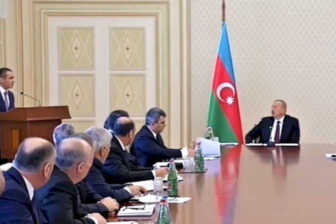    Məmur müşavirədə çaşdı, prezidentdən üzr istədi - Video   
