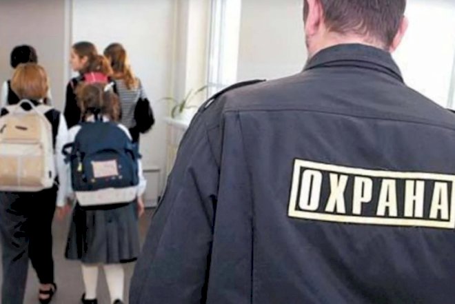    Bakıda dərsdə “teloxranitel” ilə oturan şagird görün hansı vəzifəlinin nəvəsi imiş... - Foto   