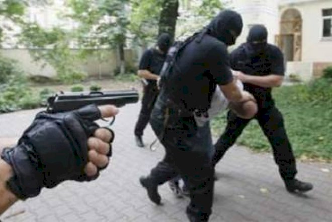    Gömrük generalı və müavini saxlanıldı - Evindən görün nələr çıxdı   