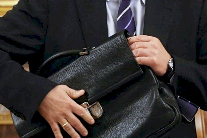    İcra başçısı dörd vəzifəli şəxsi işdən çıxardı   
