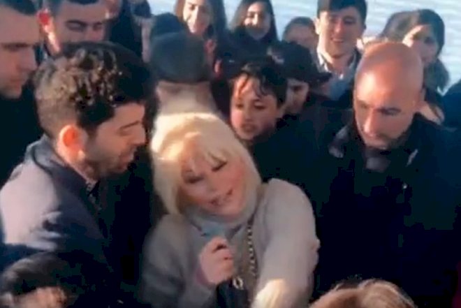    Aygün Kazımovaya hücum etdilər -   Video