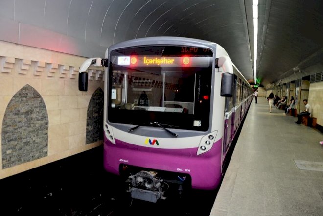    Bakı metrosunun sərnişinlərinə əsrarəngiz Yeni il sürprizi   