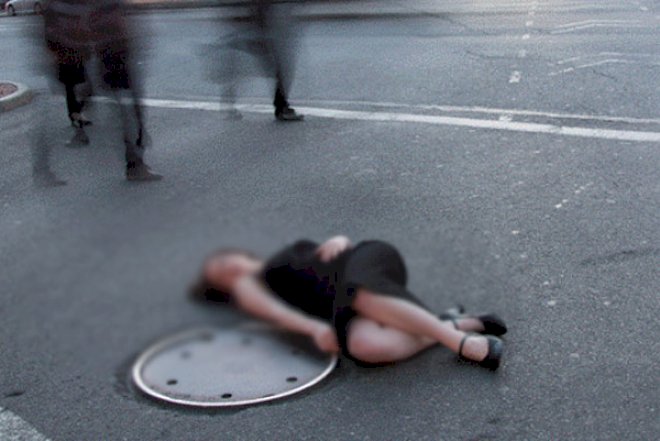    Qandonduran cinayət: Qucağındakı körpə ilə birgə qadını güllə yağışına tutdular   