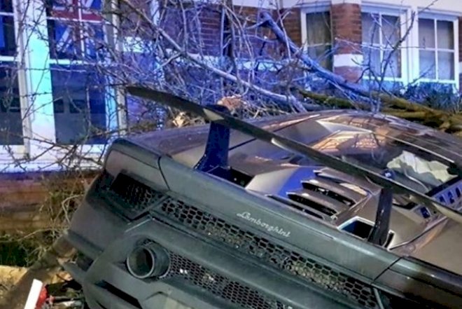    “Şaxta baba” geyimində qəzaya düşən məşhur görün nə etdi - Foto   