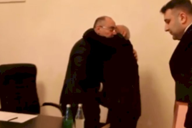    Səfər Mehdiyevi  kövrəldən an: Şəhid atasını qucaqlayıb... -   Video