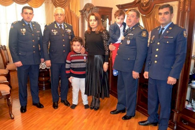    “Şücaətə görə” medalı hərbi pilot Rəşad Atakişiyevin ailəsinə təqdim olundu - Fotolar   
