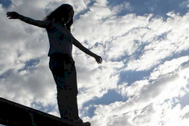    Bakıda daha bir intihar: Sevgilisi ilə dalaşan qadın özünü binadan atdı   