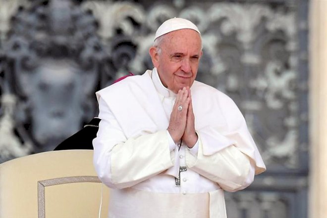    Roma Papası qadına əl qaldırdığı üçün üzr istədi   
