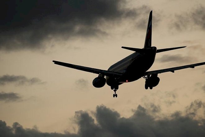    Bakıdan havaya qalxan təyyarə təcili eniş etdi   