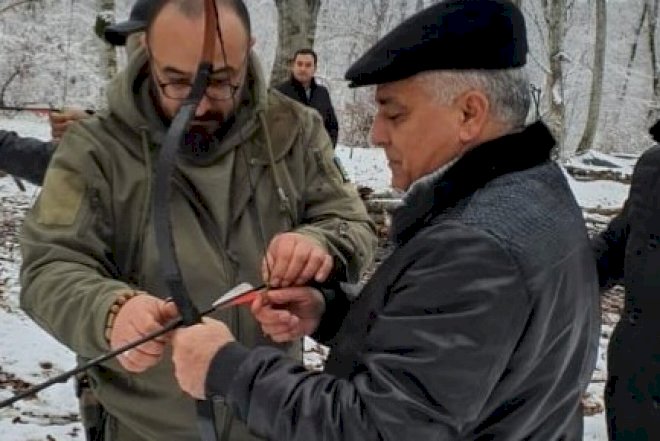    İcra başçısı turistlərlə qartopu oynadı, ox atdı -   Video+Fotolar