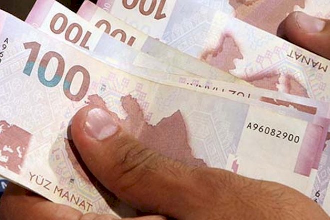   Sabiq nazirin oğlu sakinlərə pul paylayıb – Hərəyə 100 manat   