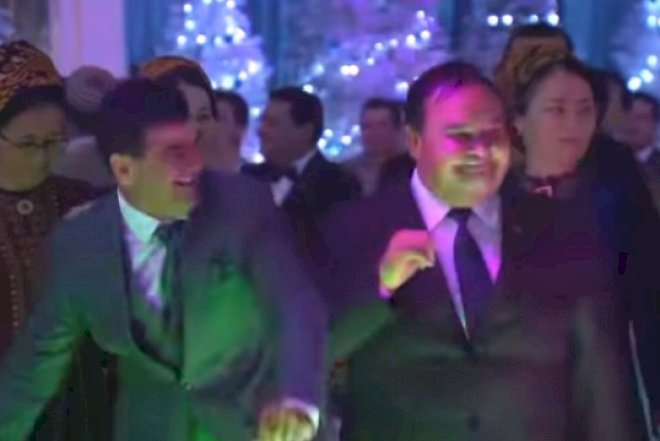    Prezident Azərbaycan mahnısına məmurları belə oynatdı - Video   