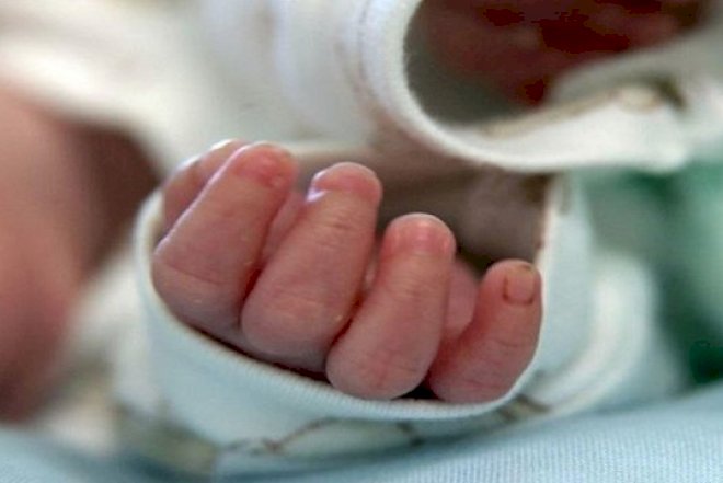    Ana 7 aylıq körpəni eyvanda unutdu - Donaraq öldü   