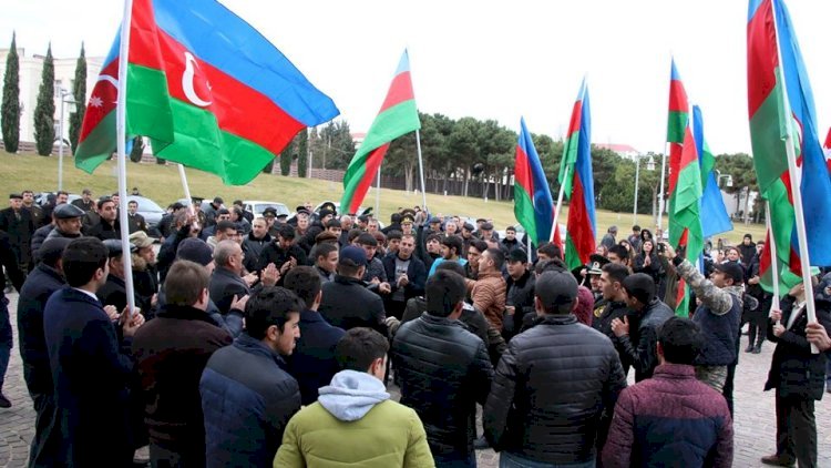    İcra başçısı gənclərlə şıdırğı rəqs etdi - Fotolar   