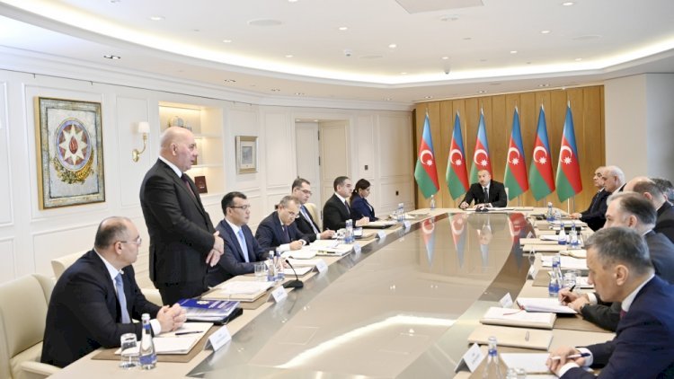    Məmurlar prezidentin qarşısında niyə həyəcanlandı? - Video   
