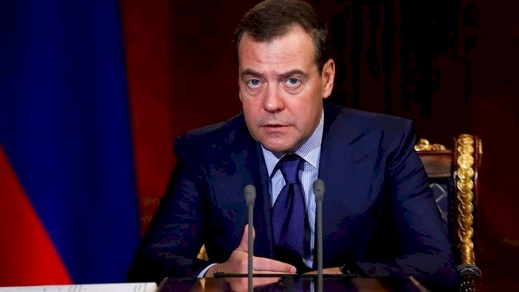    Rusiya hökuməti istefaya getdi   