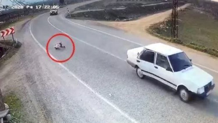    Dəhşətli hadisə: Balaca qız hərəkətdə olan maşından yola düşdü - Video   