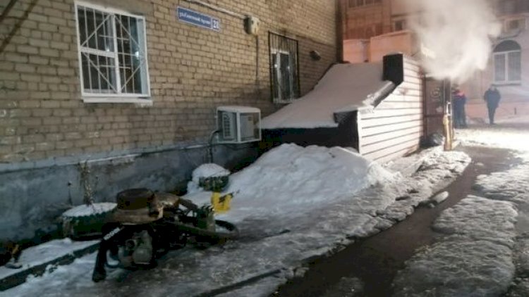   Hosteldə qaynar su borusu partladı: Ölənlər var - Video   