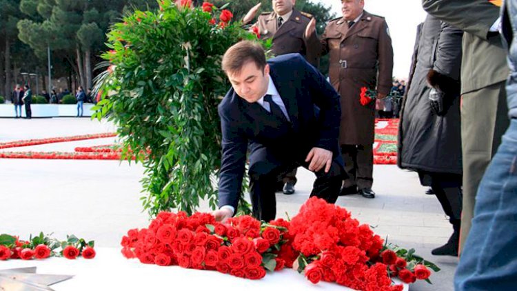    Emin Hacıyev Şəhidlər Xiyabanında – Fotolar   