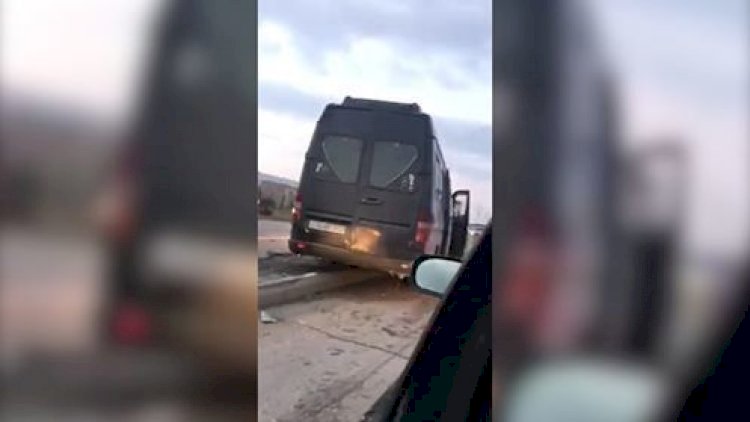   Sumqayıtda mikroavtobus dirəyə çırpıldı: Ölən var -Video   
