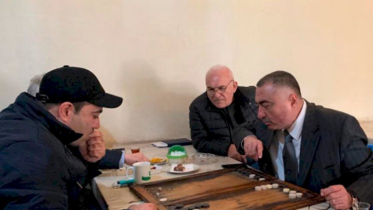    Deputat seçicilərlə nərd oynadı - Fotolar   