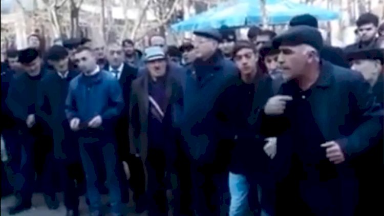    Deputatla seçicilər arasında qalmaqal: “Prezident tikir, siz öz adınıza yazırsınız” - Video   