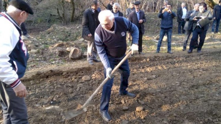    Hadı Rəcəbli əlinə “lapatka” alıb qaydaları belə pozdu - Foto   