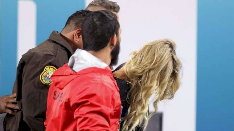    Yarıçılpaq halda meydana daxil oldu, polislər tutdu - Foto   