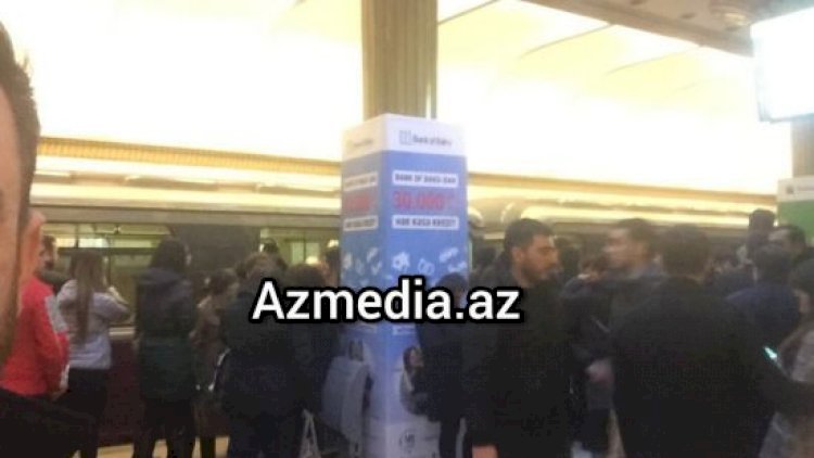    SON DƏQİQƏ: Bakı metrosunda gənc oğlan özünü qatarın altına atdı - Foto   